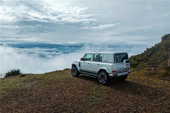 拒绝千篇一律！超级V23用赛博复古与硬核实力，开创个性化新路径	